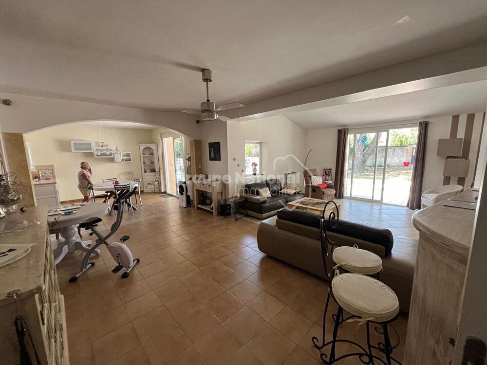 Langlade. villa de 130m2 sur 1364m2 de terrain avec piscine