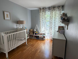  Appartement à louer 5 pièces 100 m²