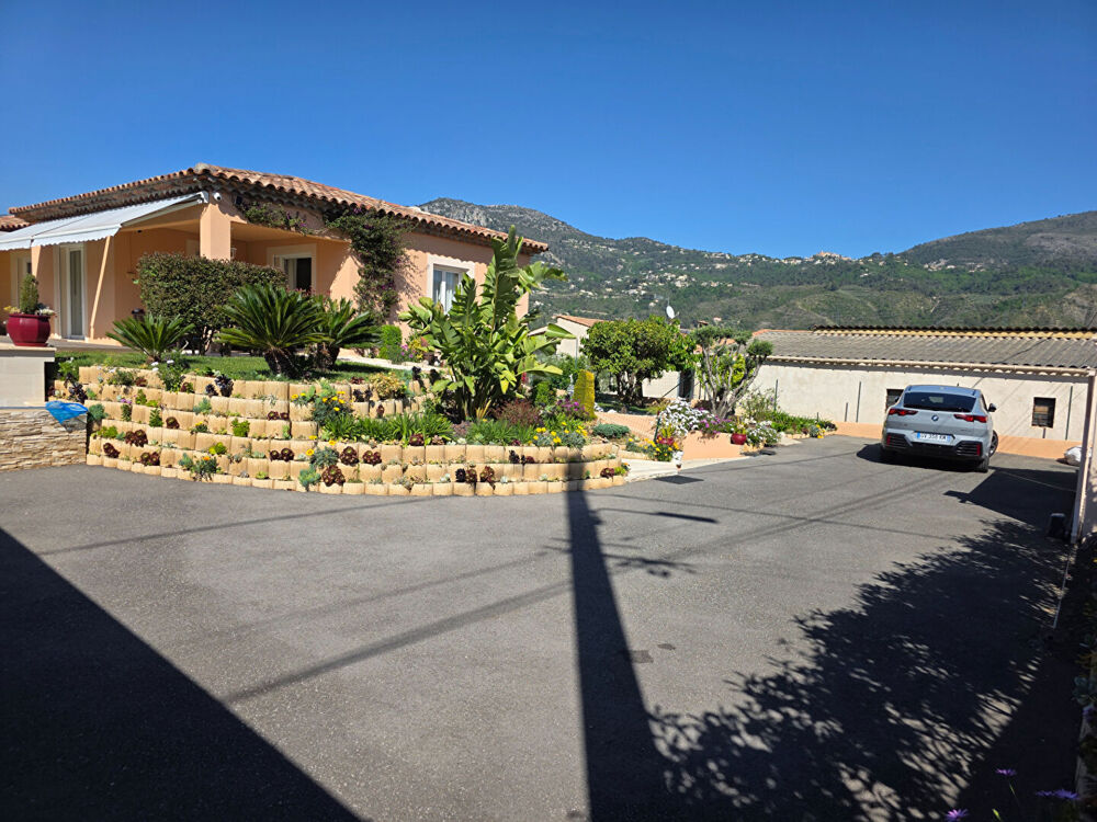 Vente Maison Superbe Villa De plain pieds , avec piscine, jardin stationnements dans quartier résidentiel Des Plans Carros