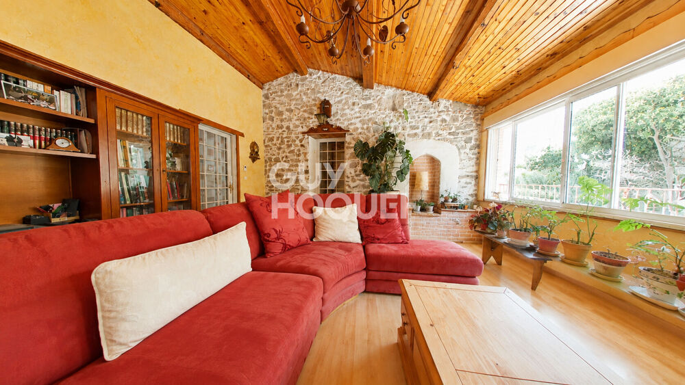 Maison 7 pièces 208 m² · à Tourouzelle · 208 m² · 185 000 €