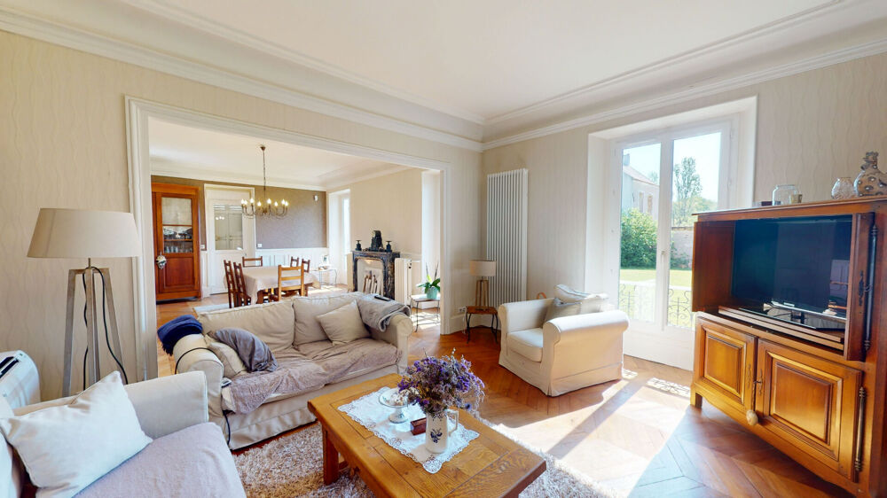 A VENDRE - Maison de maître de près de 300 m² à SAINT PIERRE DU PERRAY