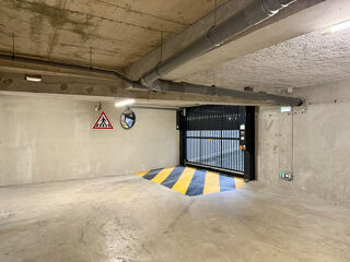  Parking / Garage  vendre 