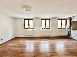  Appartement à louer 4 pièces 99 m²
