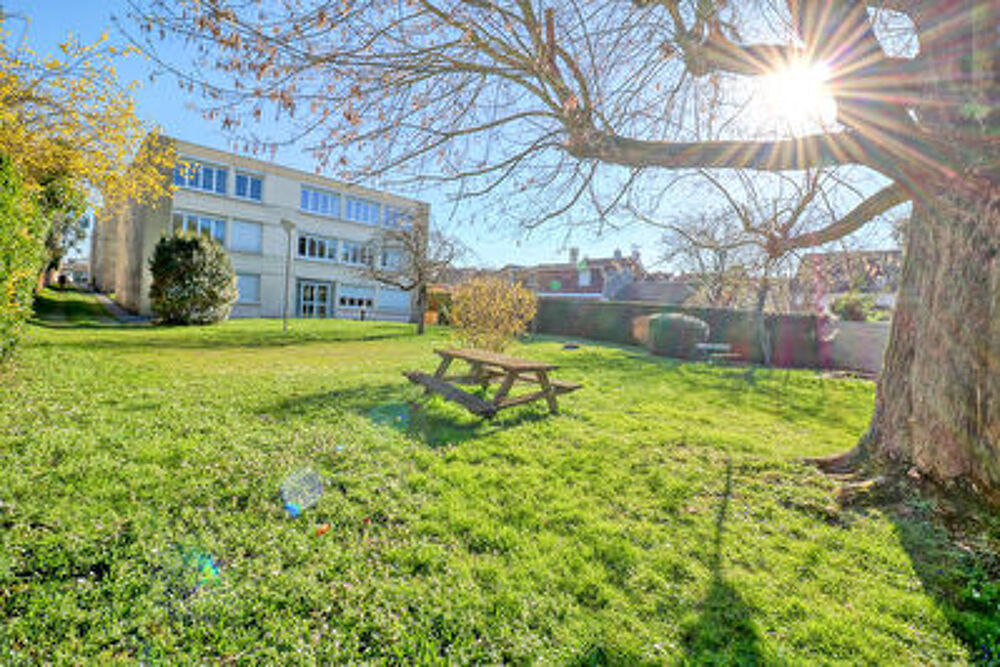 Charmant 2 pièces au calme 45 m² avec parking et cave à 600 m du RER B