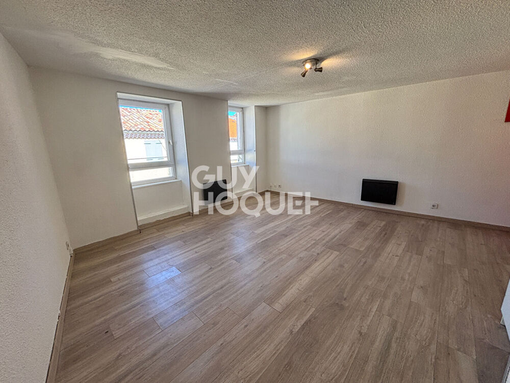 Appartement T1 à louer au dernier étage à Aubenas - Centre Ville