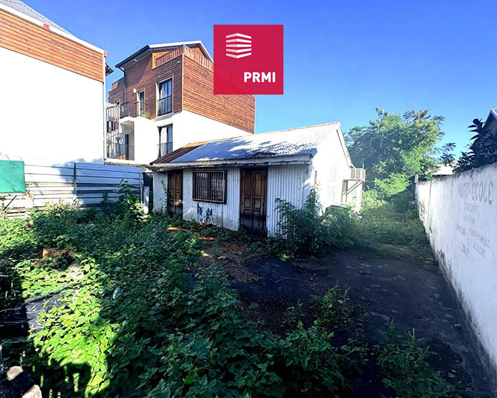 CENTRE-VILLE SAINT-PAUL : Terrain à fort potentiel, proche front de mer