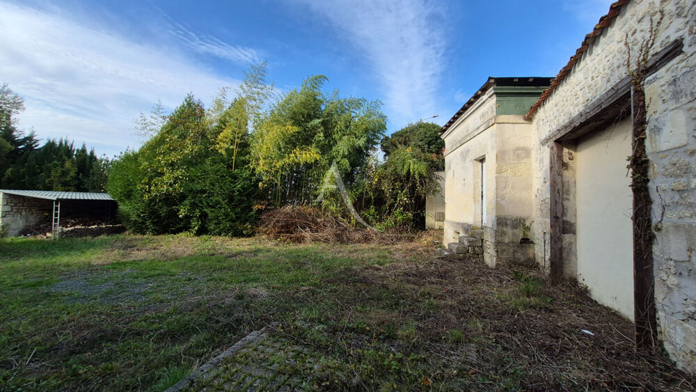 SAINTES Maison charentaise de 234 m2 avec un grand parc arboré