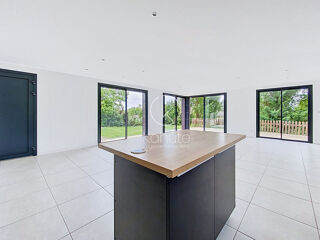  Maison à louer 7 pièces 165 m²