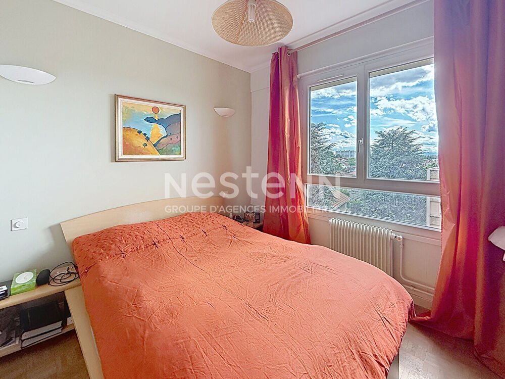 Vente Appartement Appartement Traversant 4 Pièces avec Balcon et Cave - 69500 BRON Bron