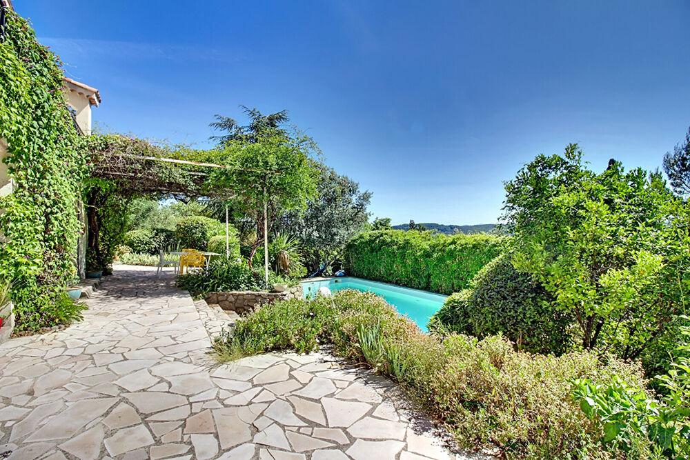 À VENDRE NOUVEAUTÉ A DRAGUIGNAN - MAISON 2 APPARTEMENTS de 190m2 + PISCINE + GARAGE