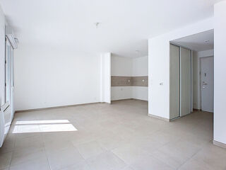  Appartement à louer 3 pièces 73 m²