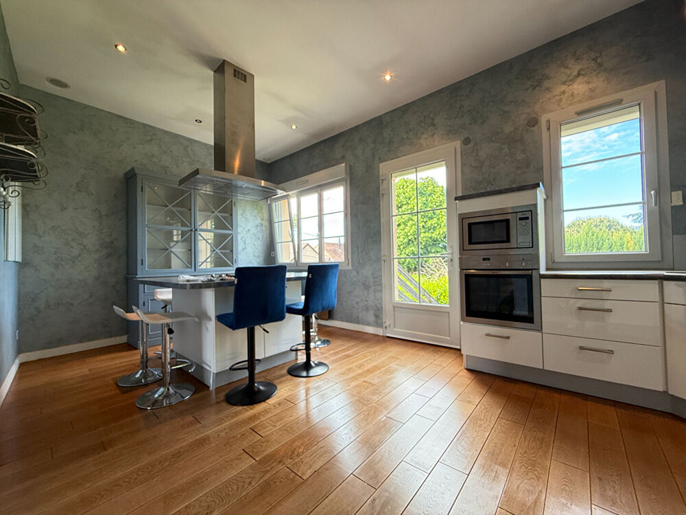 Appartement Chilly-le-Vignoble / 5 pièce(s) / 2 chambres / 152 m²