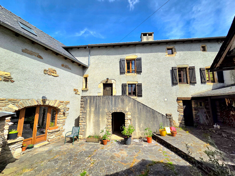 Ancien corps de ferme dans un hameau paisible avec un terrain de plus de 7 500m²