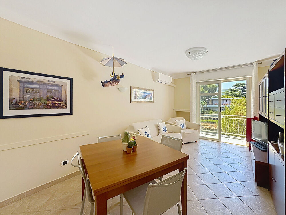 Vente Appartement 2 pièces  dernier étage avec parking et cave - aperçue  mer - balcon et  toit terrasse Roquebrune-cap-martin