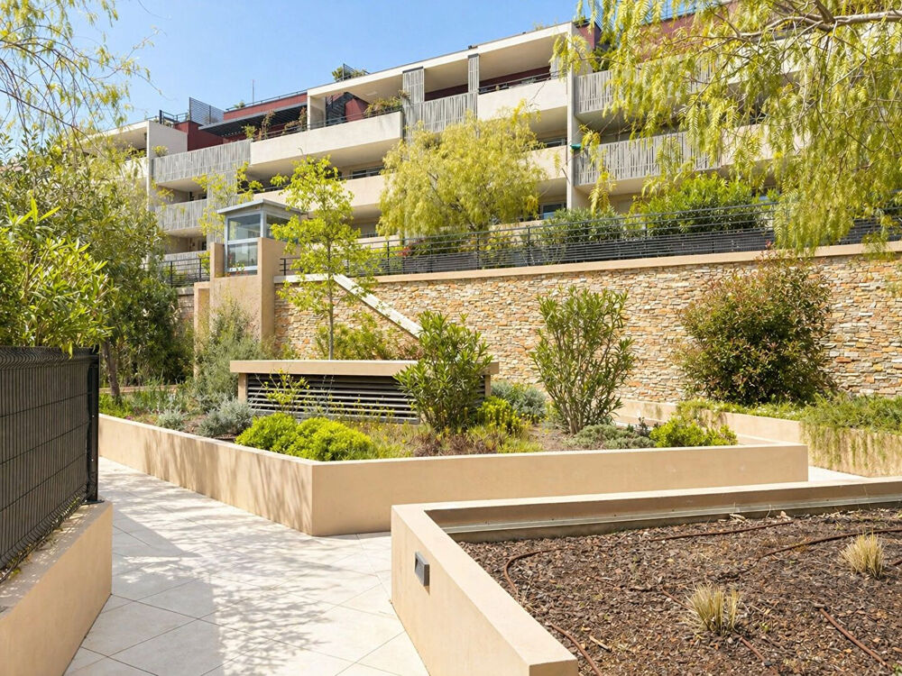 4 pièces récent climatisé avec terrasse & garage double La Tour de Mare