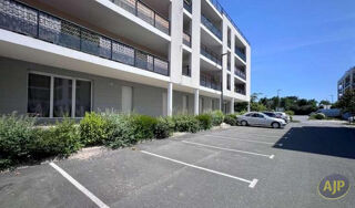  Parking / Garage à louer 