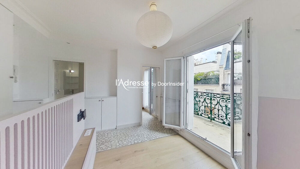 Location Appartement Studio de 22 m2 en étage élevé avec Balcon/Terrasse ! Paris 15