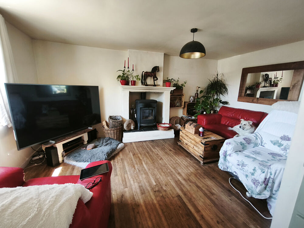 Vente Maison CÔTES-D'ARMOR, Saint-Mayeux, Maisonnette mitoyenne, trois chambres, centre du village Saint mayeux