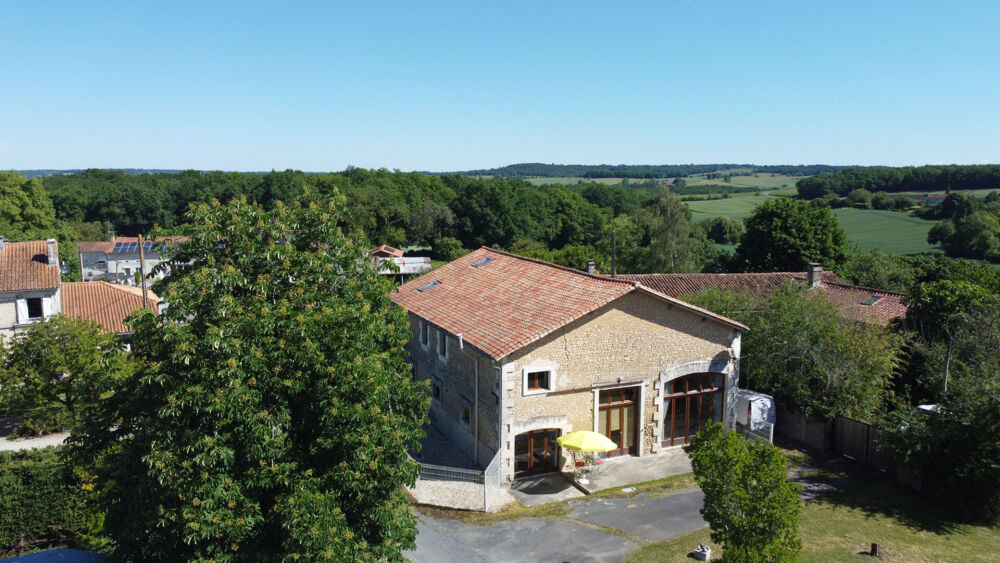 Vente Maison Magnifique grange rénovée de 230 m² avec 3 chambres et 3 salles d'eau Bors (canton de tude et lavalette)