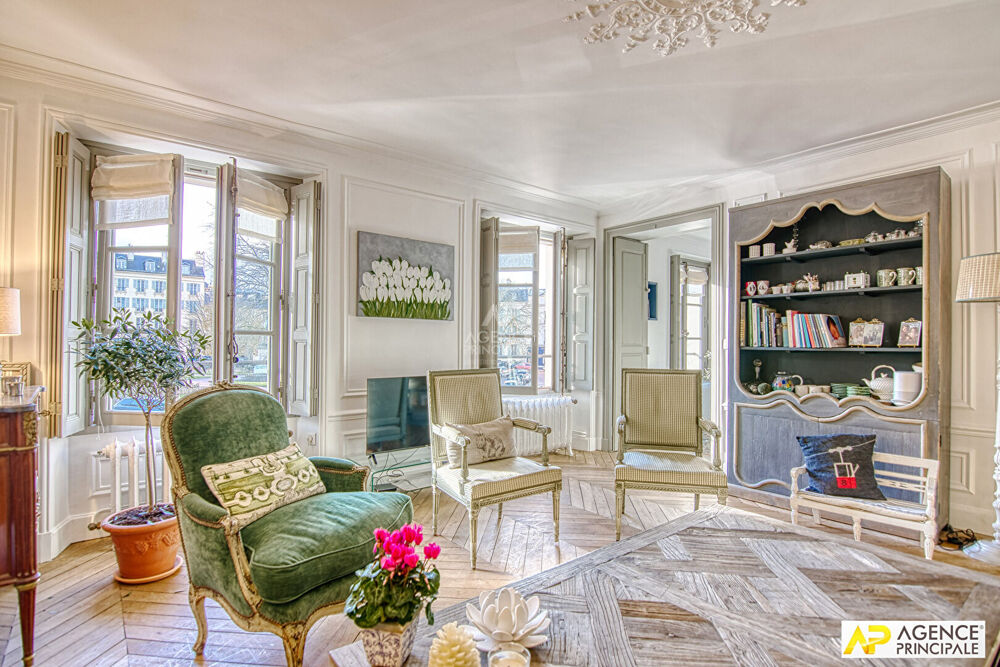 Vente Appartement Versailles Notre Dame Place Hoche -  Appartement 6 pièces 152.94m² au sol (150.69m² carrez)  situé au premier étage Versailles