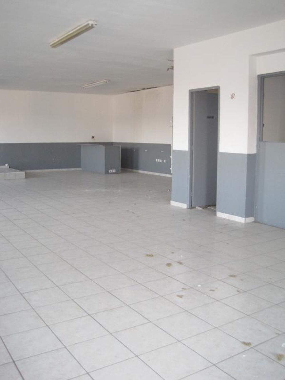 Vente Immeuble A vendre  local commercial de 270 m2 à Izon Izon