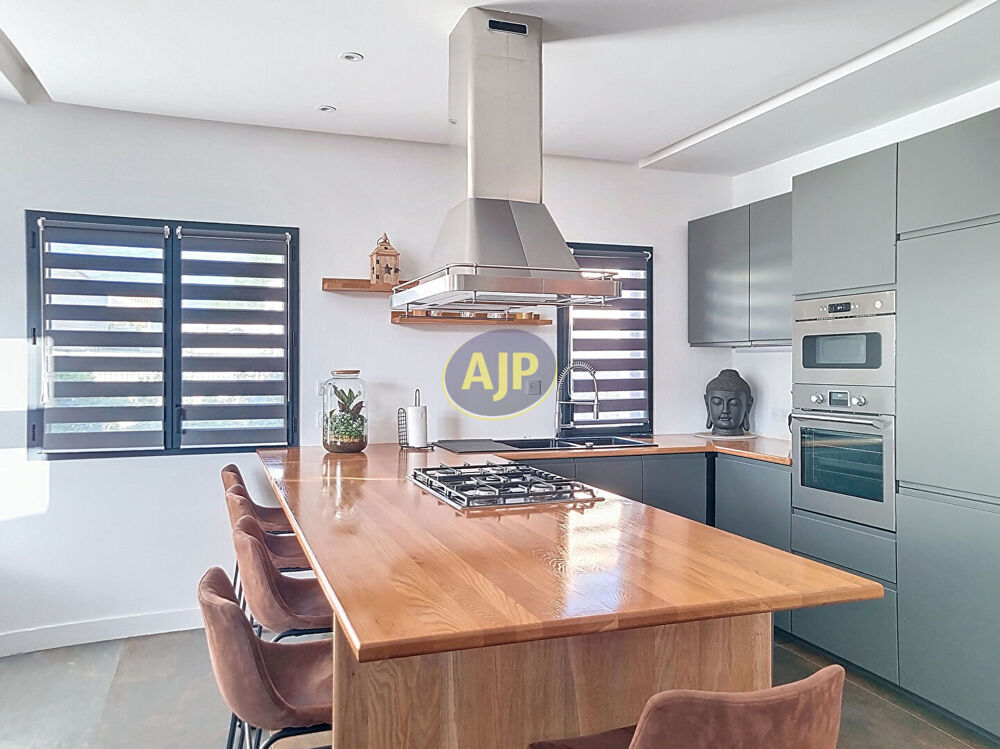 Maison 8 pièce(s) 235 m2