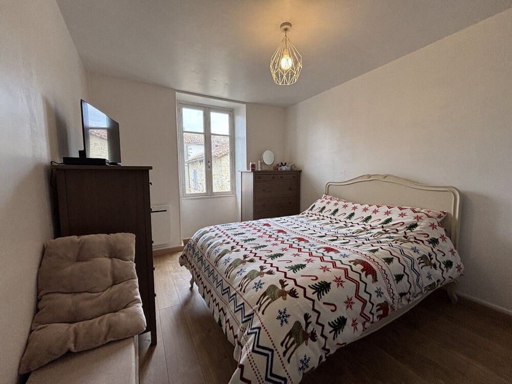 Maison en pierre pleine de charme, habitable et offrant un fort potentiel