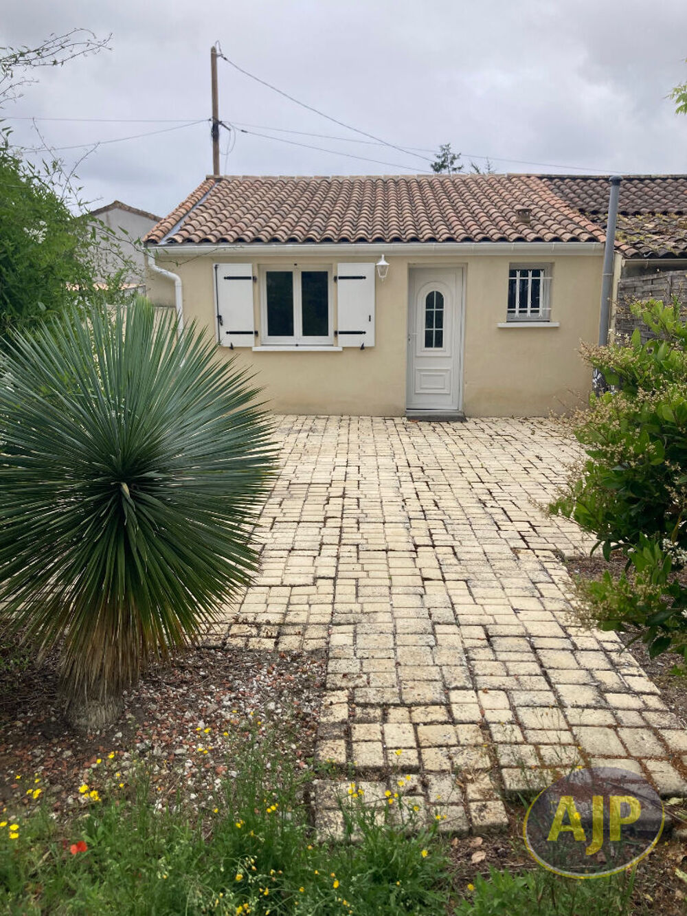 Location Maison Maison T2 avec terrasse et jardin à St Estèphe Saint estephe