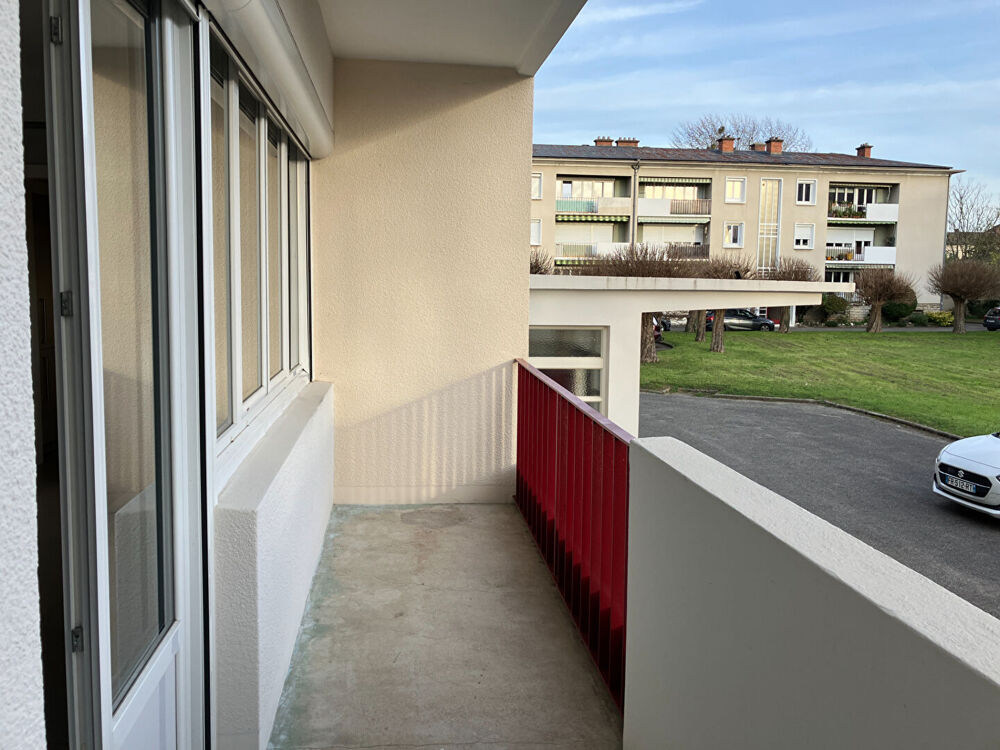 Location Appartement T4 avec garage dans une copropriété proche des Lycées ,collèges et gare Bourg en bresse