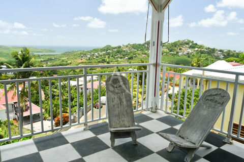   Maison modulable avec 2 T4 et un studio, fort potentiel au Robert Maison - 9 pi�ce(s) - 228 m�