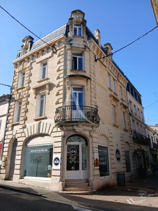  Appartement à louer 3 pièces 108 m²