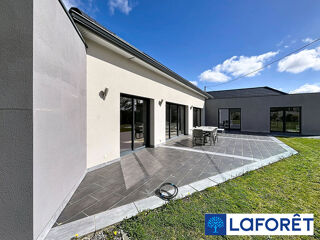  Maison � vendre 8 pi�ces 319 m�