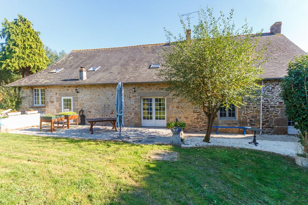 Vente Maison Manche : Maison de campagne en pierre avec annexe indépendante, joli jardin et dépendances, située dans un petit hameau. Saint james