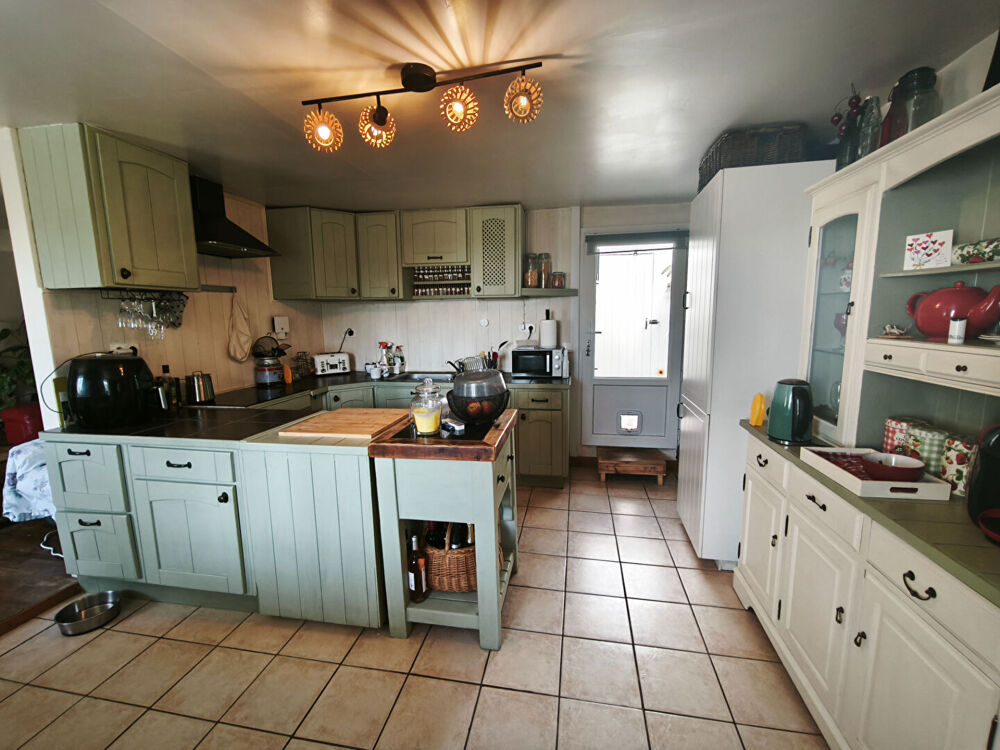 Vente Maison CÔTES-D'ARMOR, Saint-Mayeux, Maisonnette mitoyenne, trois chambres, centre du village Saint mayeux