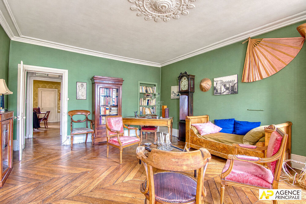 Versailles Saint-Louis appartement 6 pièces 140.25 m² carrez situé au 3ème étage