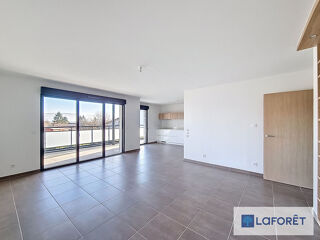  Appartement à louer 4 pièces 102 m²