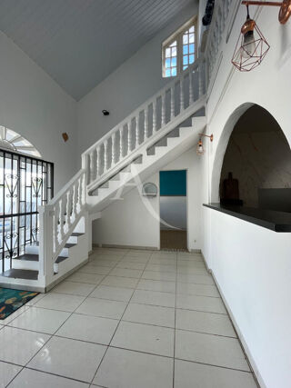  Maison à louer 3 pièces 138 m²