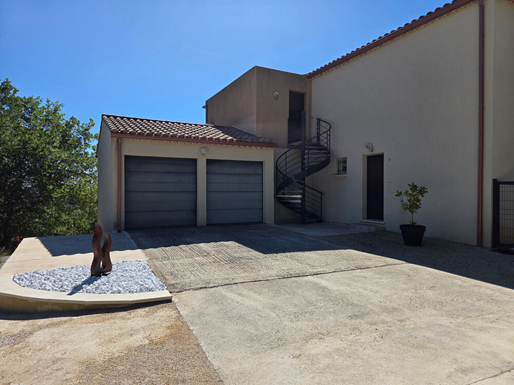 Villa Rochefort Du Gard 9 pièce(s) 305.80 m2 parcelle 1520m² avec garage et piscine