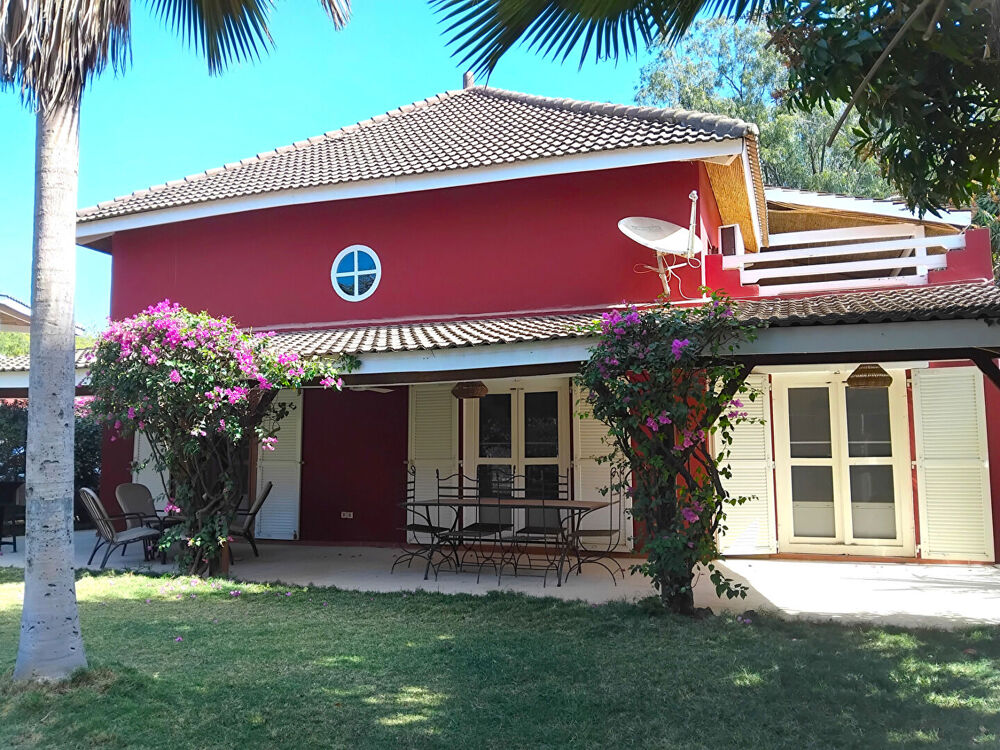 Location Maison VILLA 4 CHAMBRES AVEC JARDIN SITUEE DANS UNE RÉSIDENCE PIEDS DANS L'EAU AVEC PISCINE COMMUNE ET BELLE PLAGE PRIVEE Saly (Senegal)