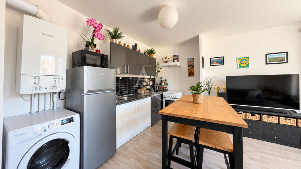 Appartement Villenoy proche gare - F2 - balcon et place de stationnement - dernier étage.