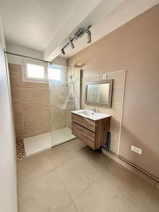  Appartement à louer 3 pièces 56 m²
