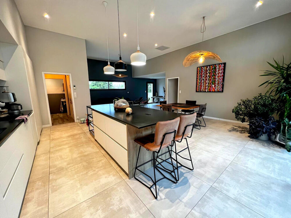 Vente Maison « Aux portes de Bordeaux  Élégante contemporaine de plain-pied dans un environnement privilégié ». Latresne