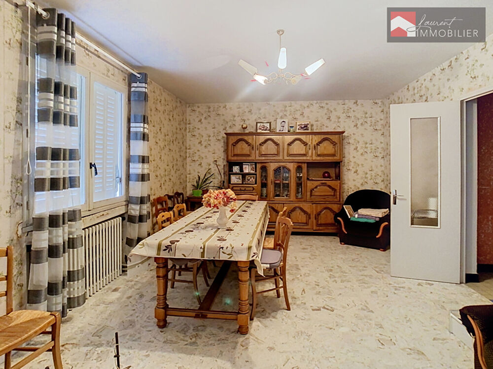 Ensemble immobilier avec maison d'habitation, ancienne ferme, nombreuses dépendances et terrain de 6 236 m²