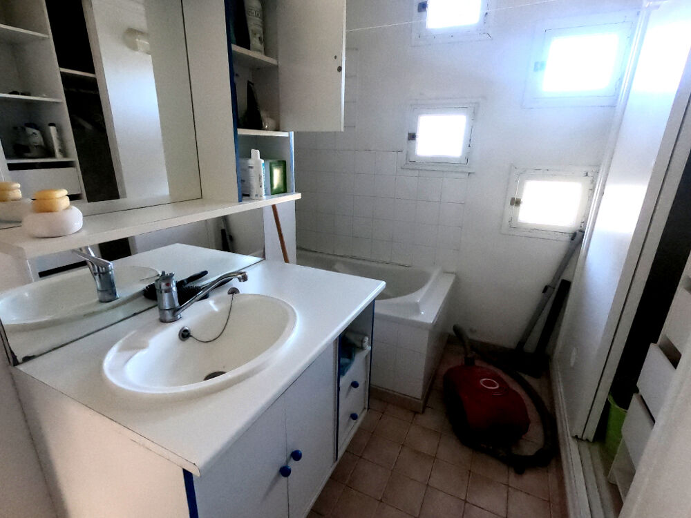 Location Appartement Les  Milles T2 dernier etage Aix en provence