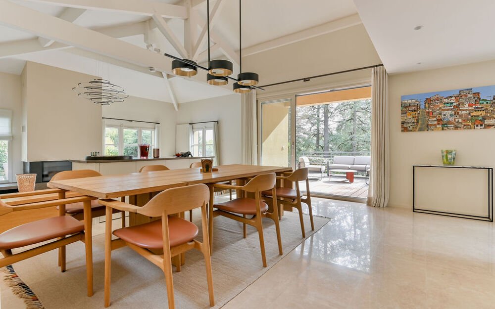 Vente Maison Charbonnières Les Bains - villa d'exception de 256m2 au sein d'un écrin de verdure Charbonnieres les bains