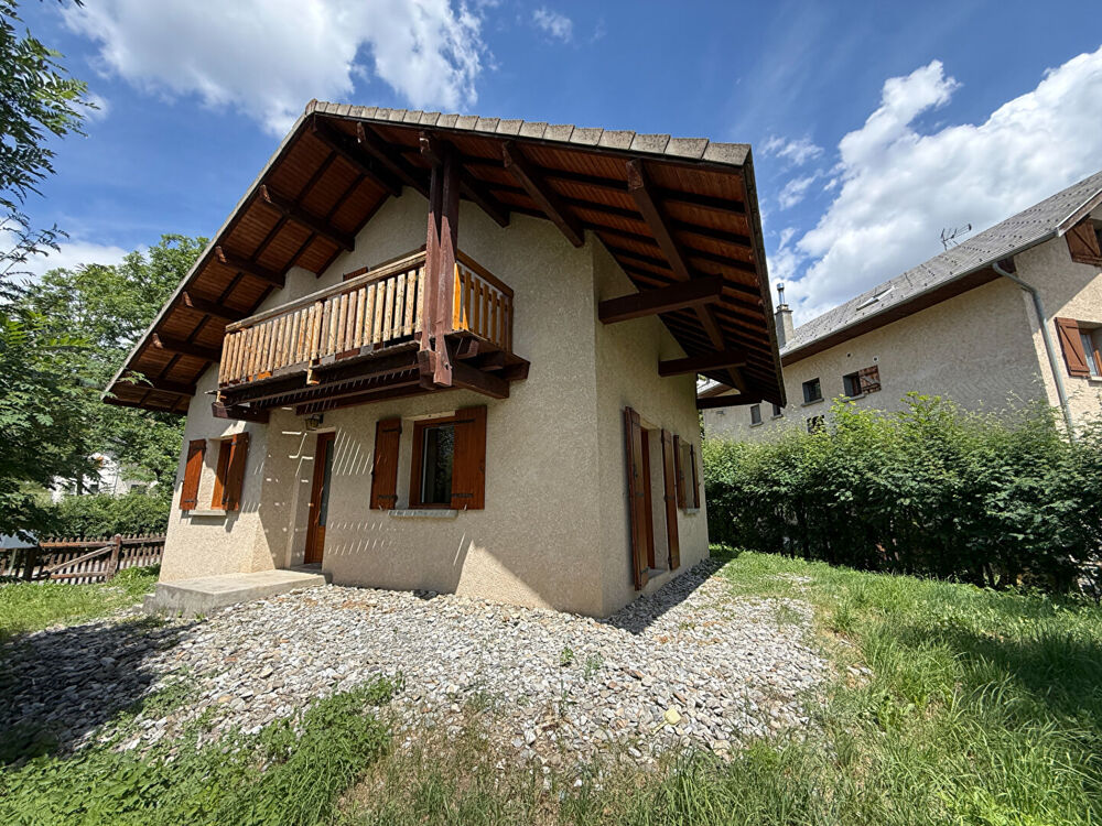 Location Maison À louer Ancelle  : jolie maison avec jardin de 400 m² Ancelle