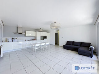 Appartement à louer 3 pièces 79 m²