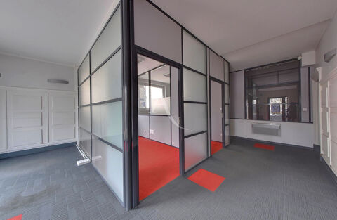Bureaux Macon 15 pi&egrave;ce(s) , 270 m&sup2; 435000 71000 Macon