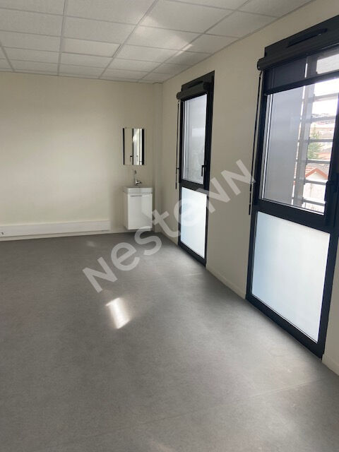   Local lumineux de 30.52m2 à la  Maison de santé YSSINGEAUX 