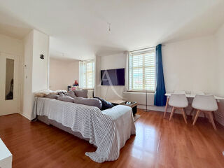 Appartement à louer 3 pièces 77 m²